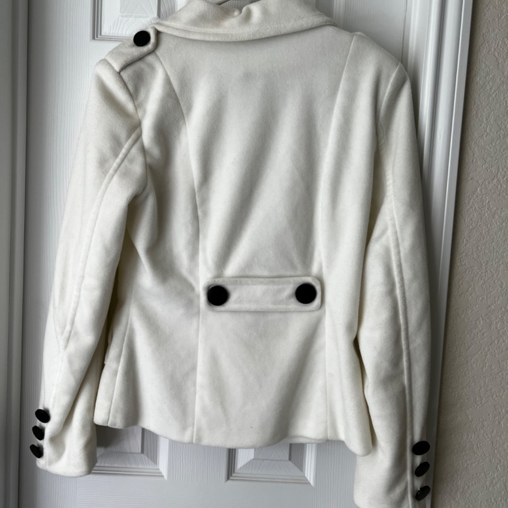Coat - Picture 5 of 9